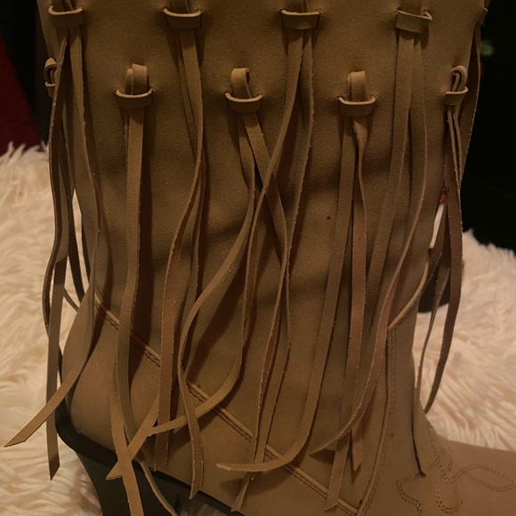 New York Transit Western Style Side Zip Boots w/Fringe Detail. - Picture 6 of 9